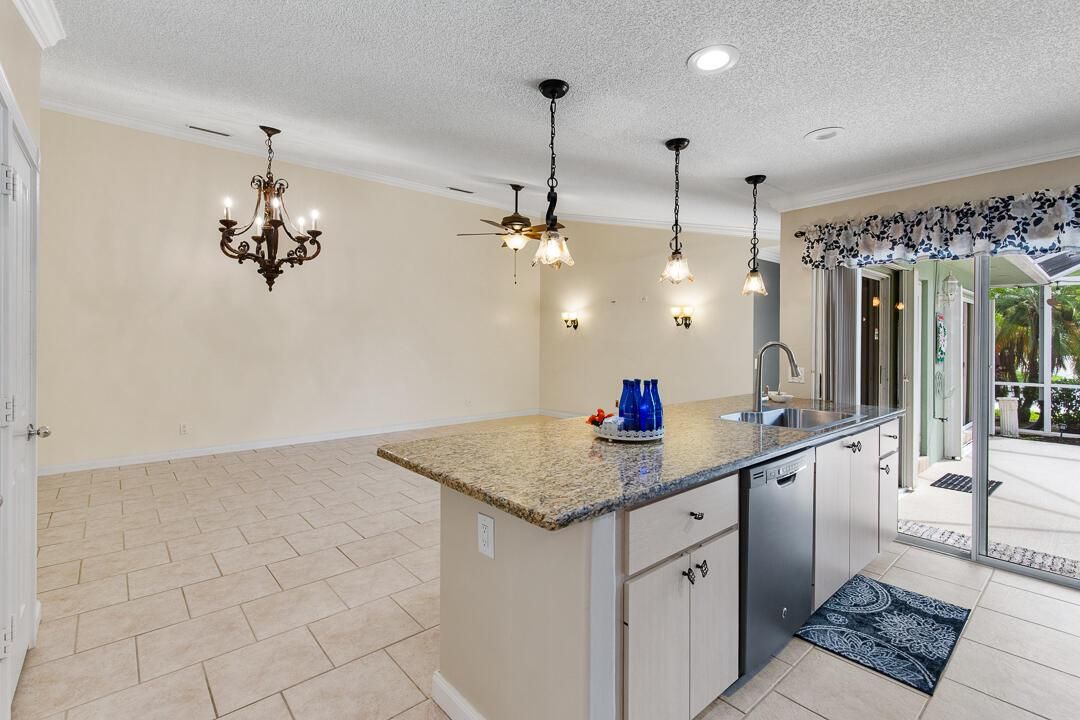 1220 NW Sun Terrace Circle-30