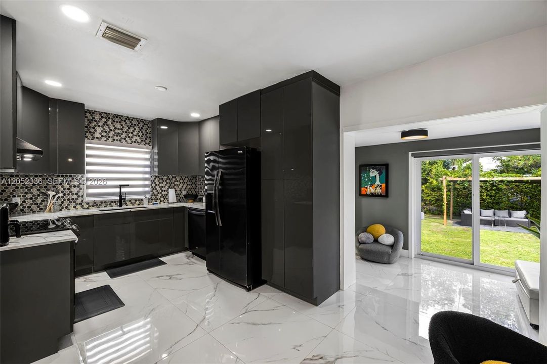 For Rent: $5,300 (3 beds, 3 baths, 1443 Square Feet)