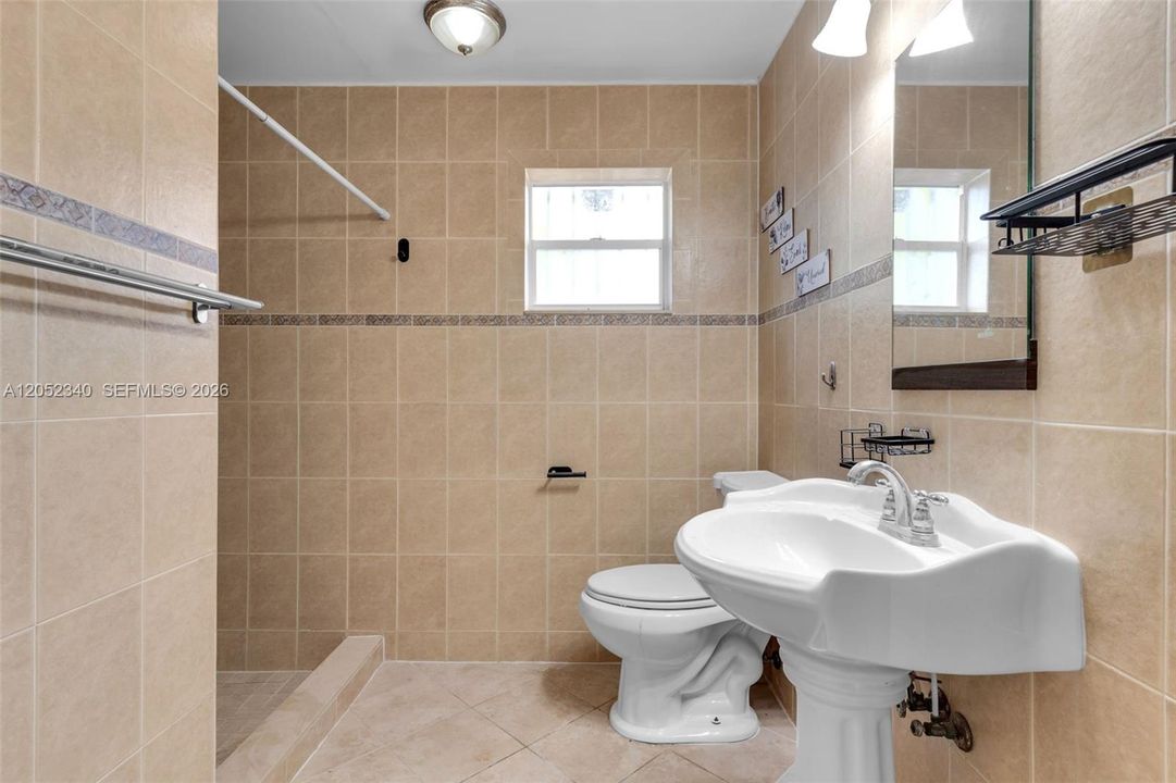В аренду: $4,500 (4 спален, 3 ванн, 1459 Квадратных фут)
