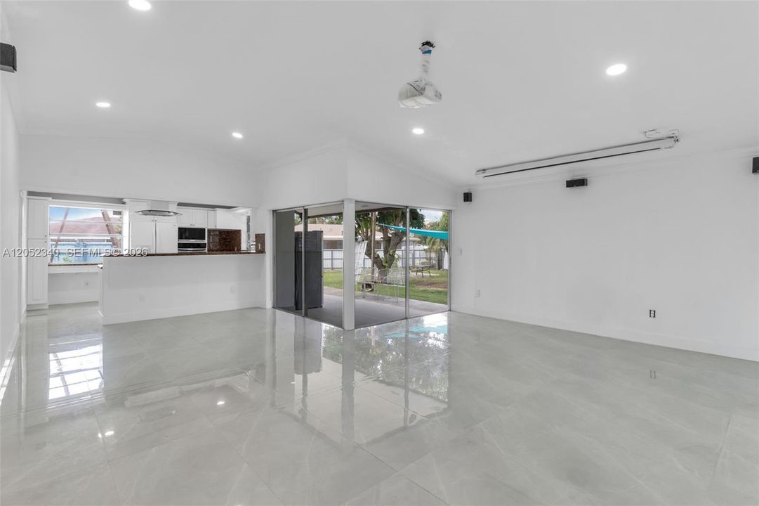 В аренду: $4,500 (4 спален, 3 ванн, 1459 Квадратных фут)