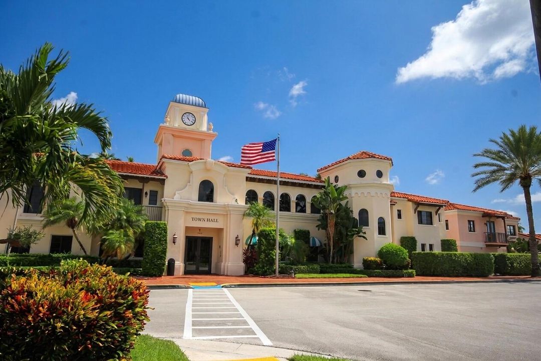 riverwalk_townhall_2