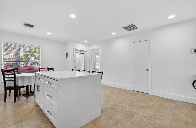 For Rent: $1,650 (2 beds, 2 baths, 1220 Square Feet)