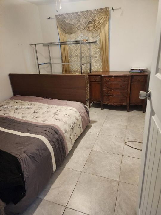 For Rent: $1,300 (1 beds, 1 baths, 1200 Square Feet)