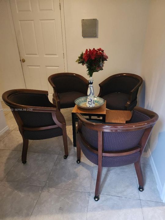 For Rent: $1,300 (1 beds, 1 baths, 1200 Square Feet)
