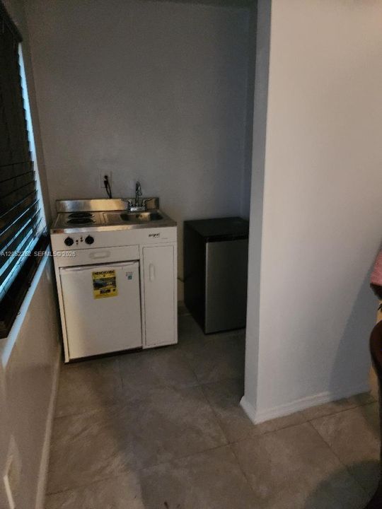 For Rent: $1,300 (1 beds, 1 baths, 1200 Square Feet)