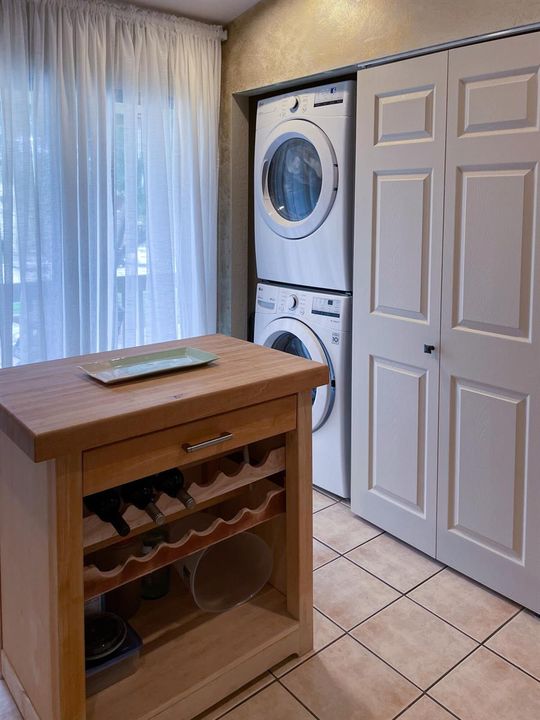 Kitchen/washer dryer