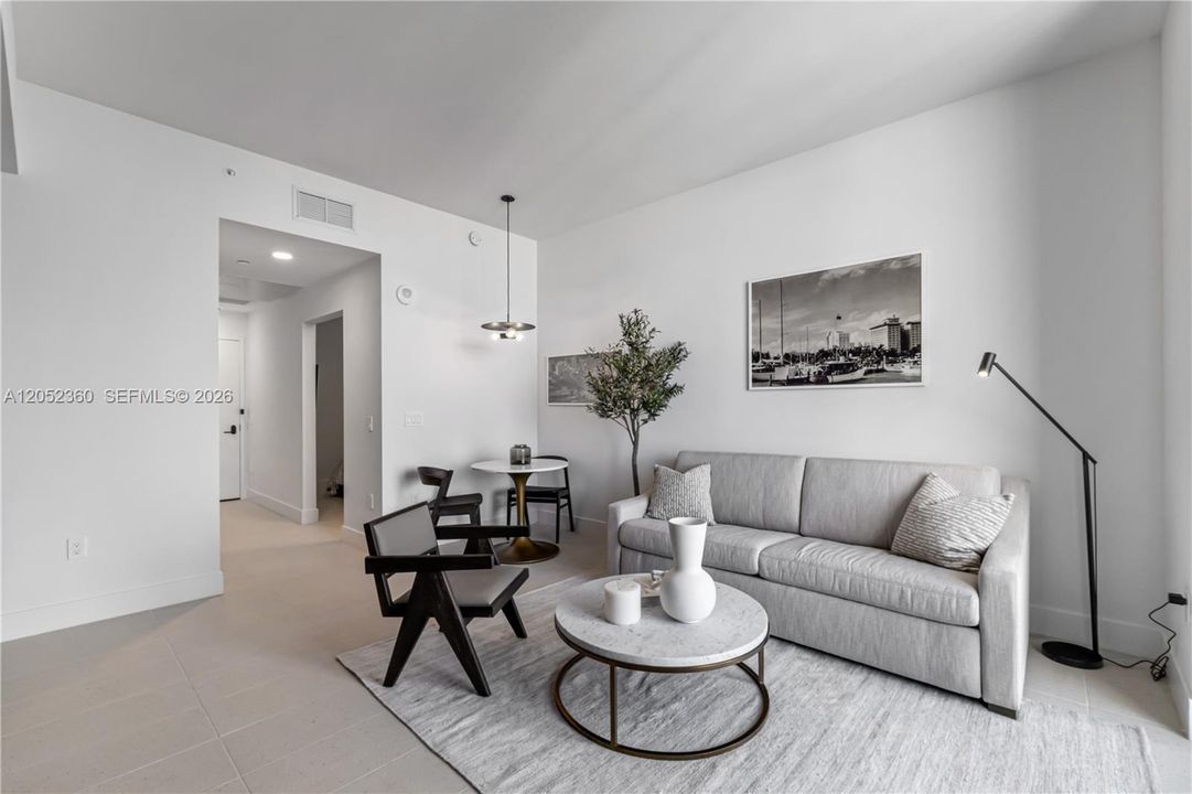 For Sale: $585,000 (1 beds, 1 baths, 463 Square Feet)