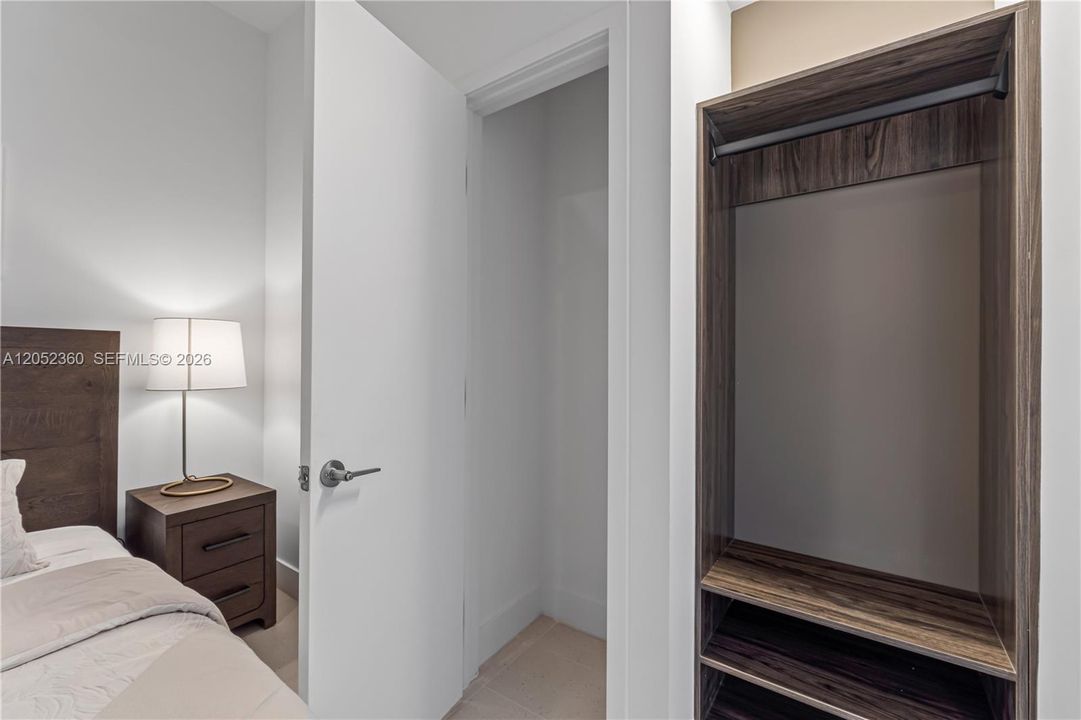 For Sale: $585,000 (1 beds, 1 baths, 463 Square Feet)