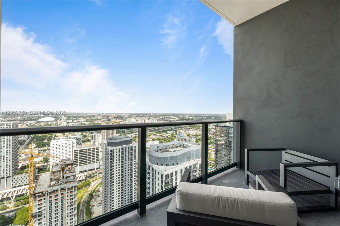 For Sale: $585,000 (1 beds, 1 baths, 463 Square Feet)