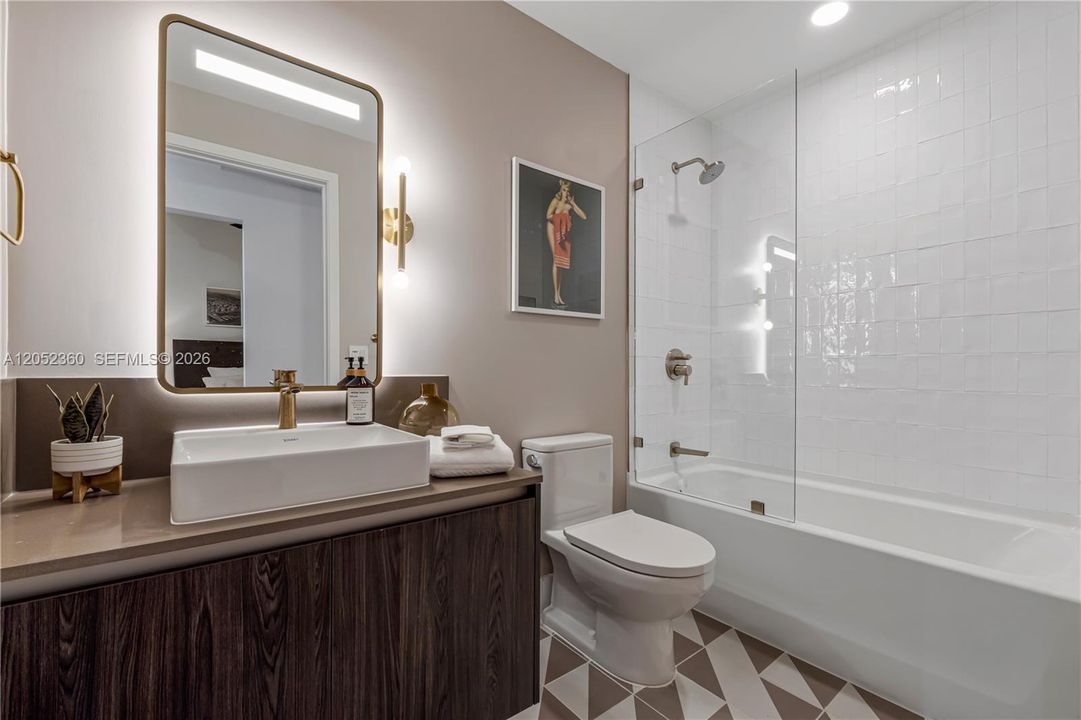 For Sale: $585,000 (1 beds, 1 baths, 463 Square Feet)