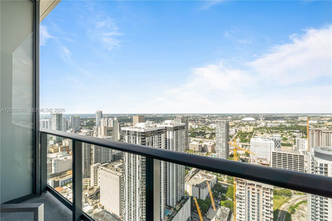 For Sale: $585,000 (1 beds, 1 baths, 463 Square Feet)