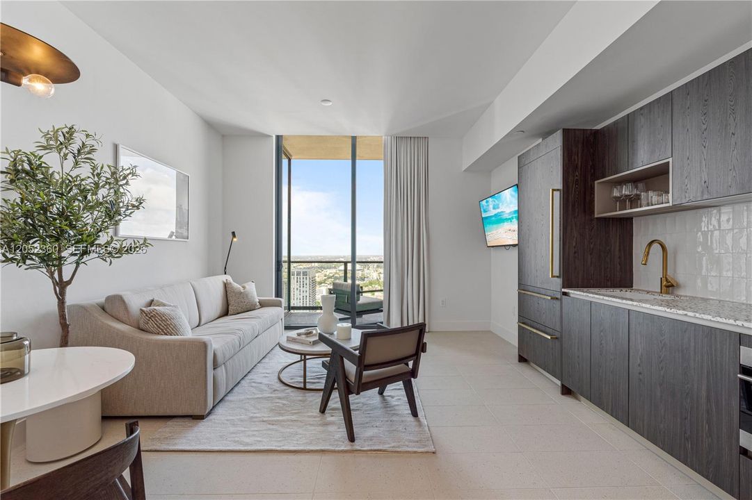 For Sale: $585,000 (1 beds, 1 baths, 463 Square Feet)