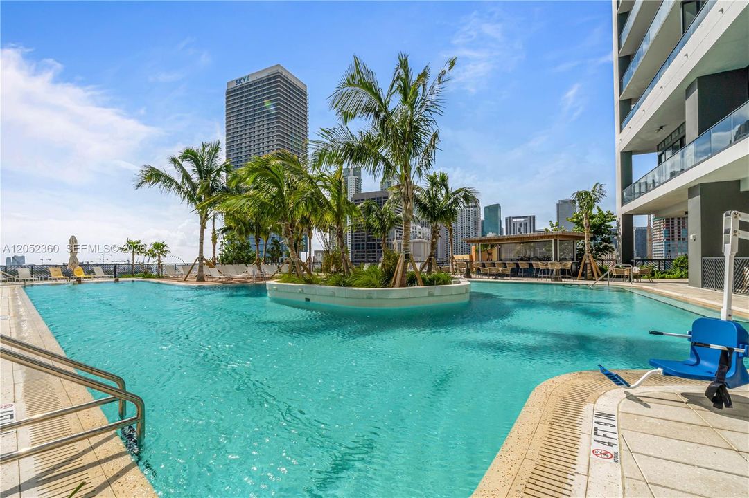 For Sale: $585,000 (1 beds, 1 baths, 463 Square Feet)