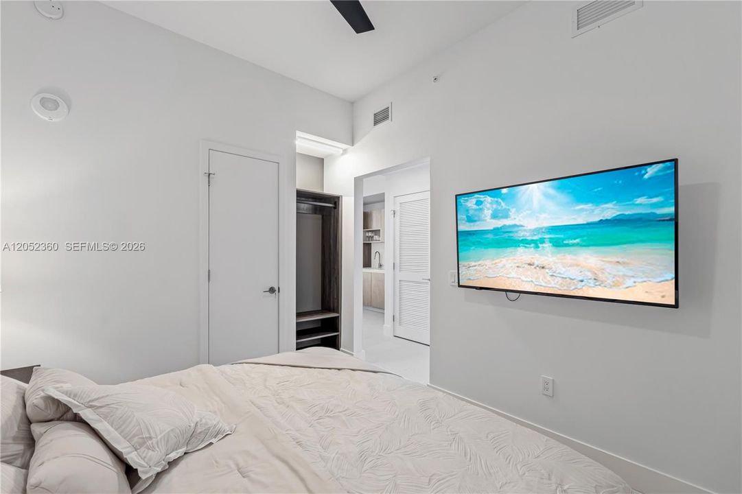 For Sale: $585,000 (1 beds, 1 baths, 463 Square Feet)