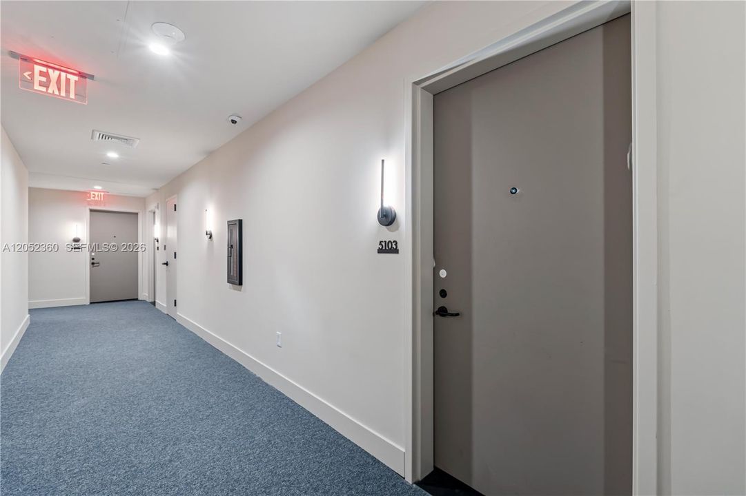 For Sale: $585,000 (1 beds, 1 baths, 463 Square Feet)