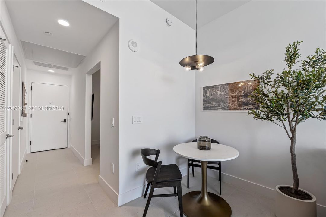 For Sale: $585,000 (1 beds, 1 baths, 463 Square Feet)