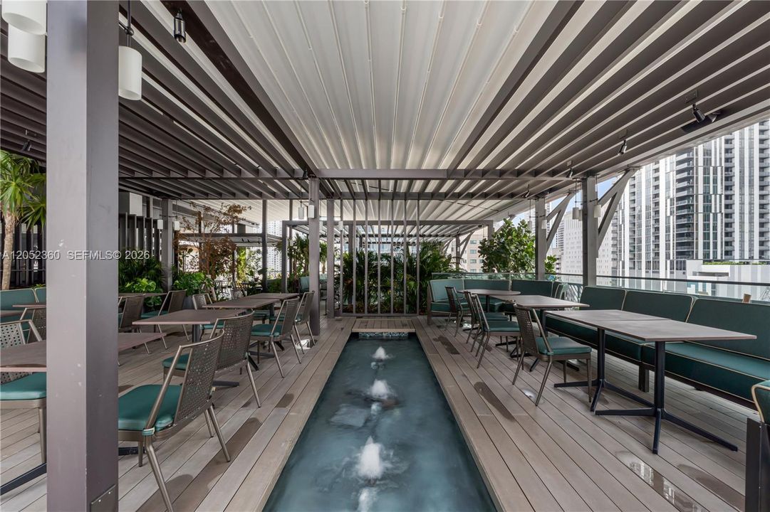 For Sale: $585,000 (1 beds, 1 baths, 463 Square Feet)