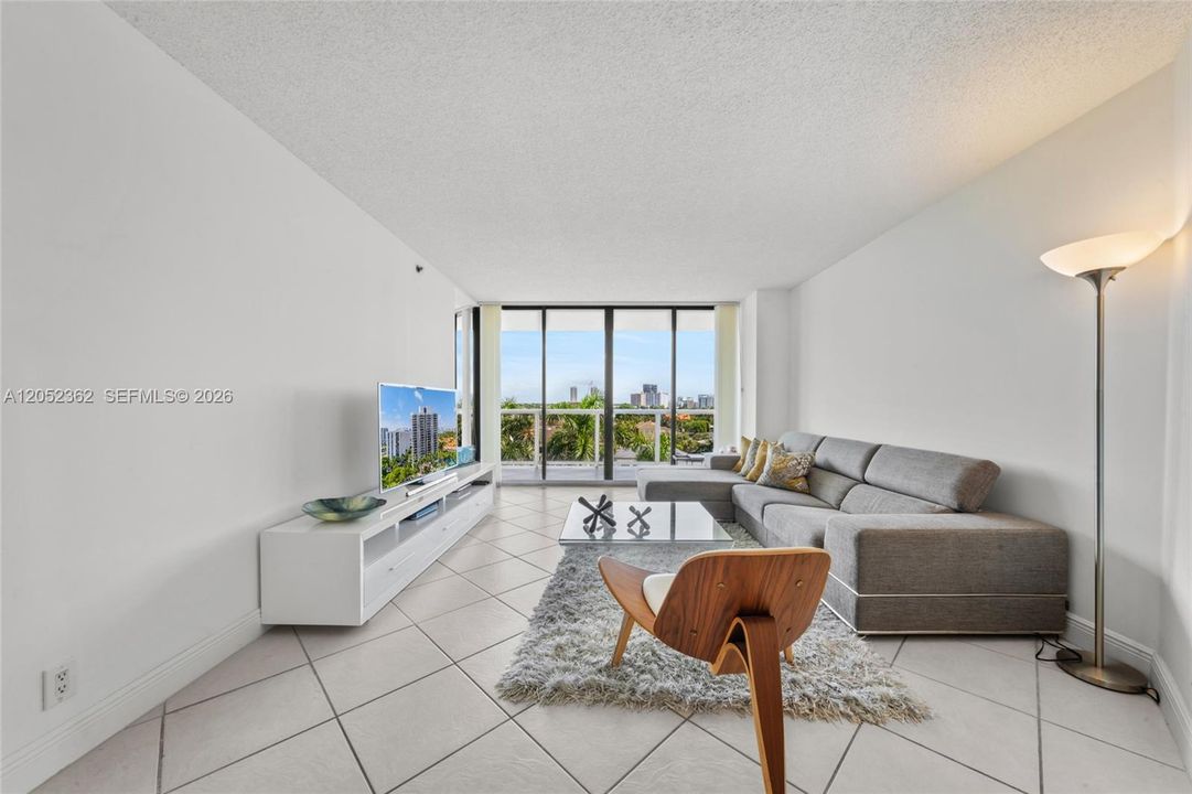 En Venta: $448,000 (2 camas, 2 baños, 1530 Pies cuadrados)
