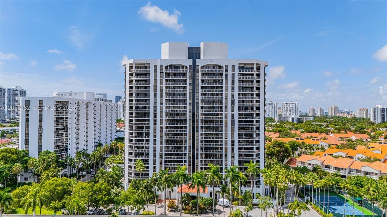 En Venta: $448,000 (2 camas, 2 baños, 1530 Pies cuadrados)