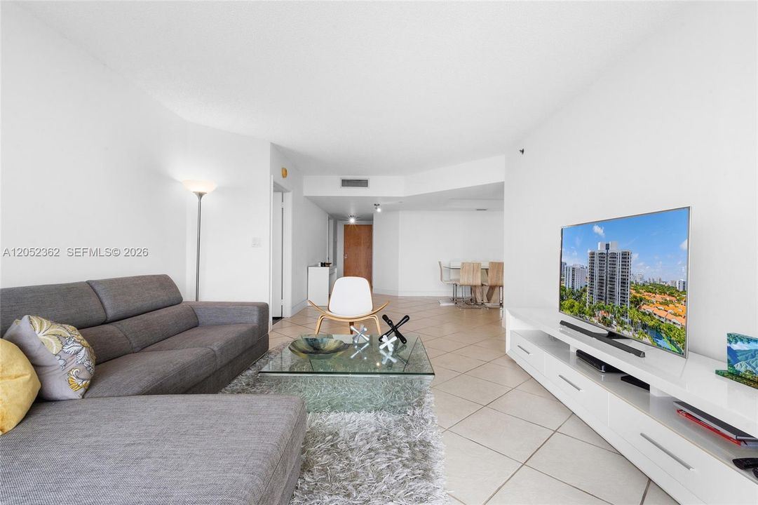 En Venta: $448,000 (2 camas, 2 baños, 1530 Pies cuadrados)