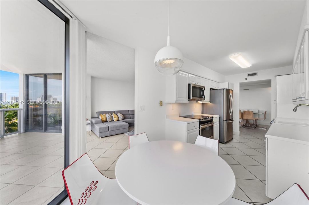 En Venta: $448,000 (2 camas, 2 baños, 1530 Pies cuadrados)