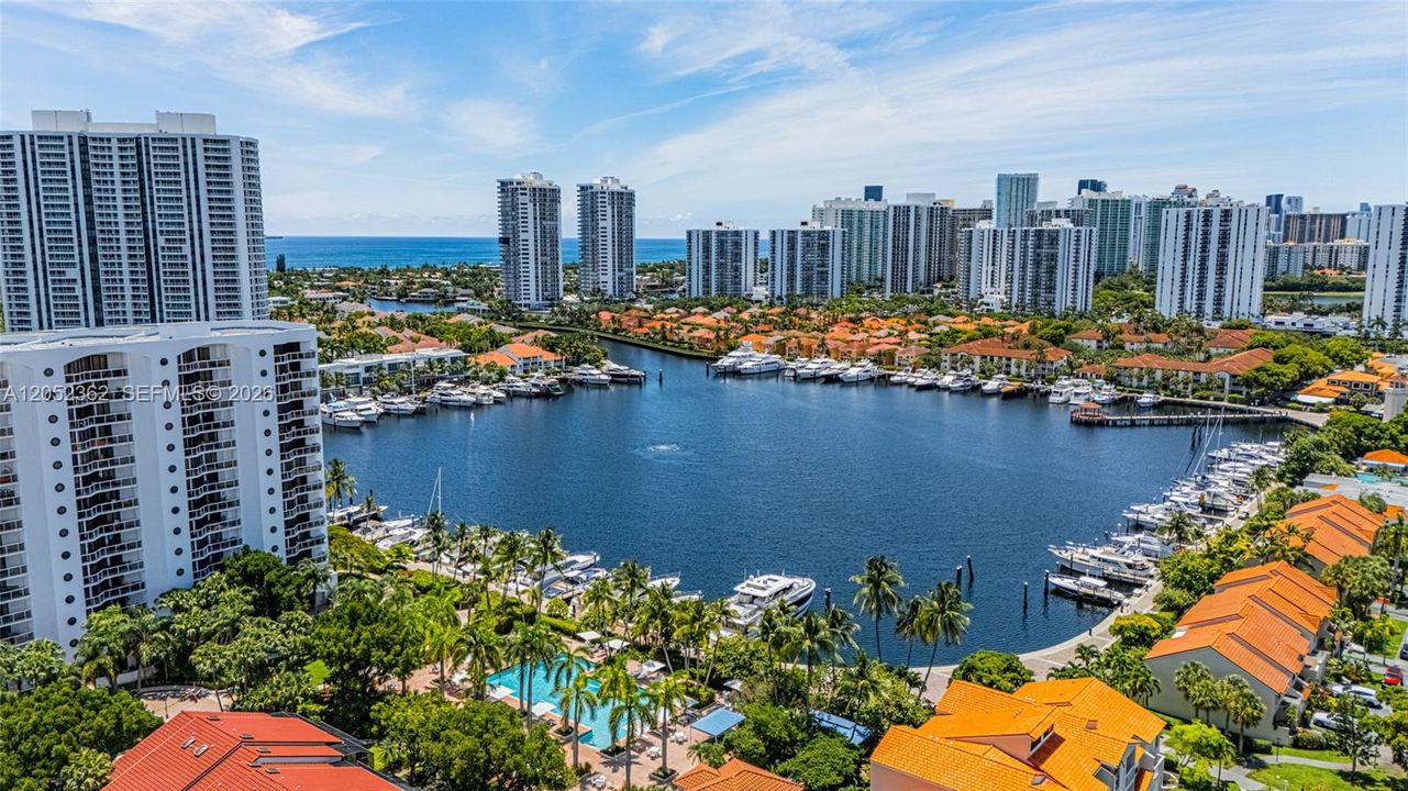 En Venta: $448,000 (2 camas, 2 baños, 1530 Pies cuadrados)