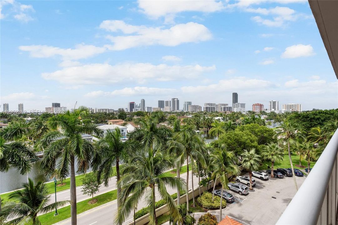 En Venta: $448,000 (2 camas, 2 baños, 1530 Pies cuadrados)