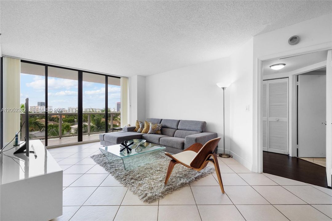 En Venta: $448,000 (2 camas, 2 baños, 1530 Pies cuadrados)