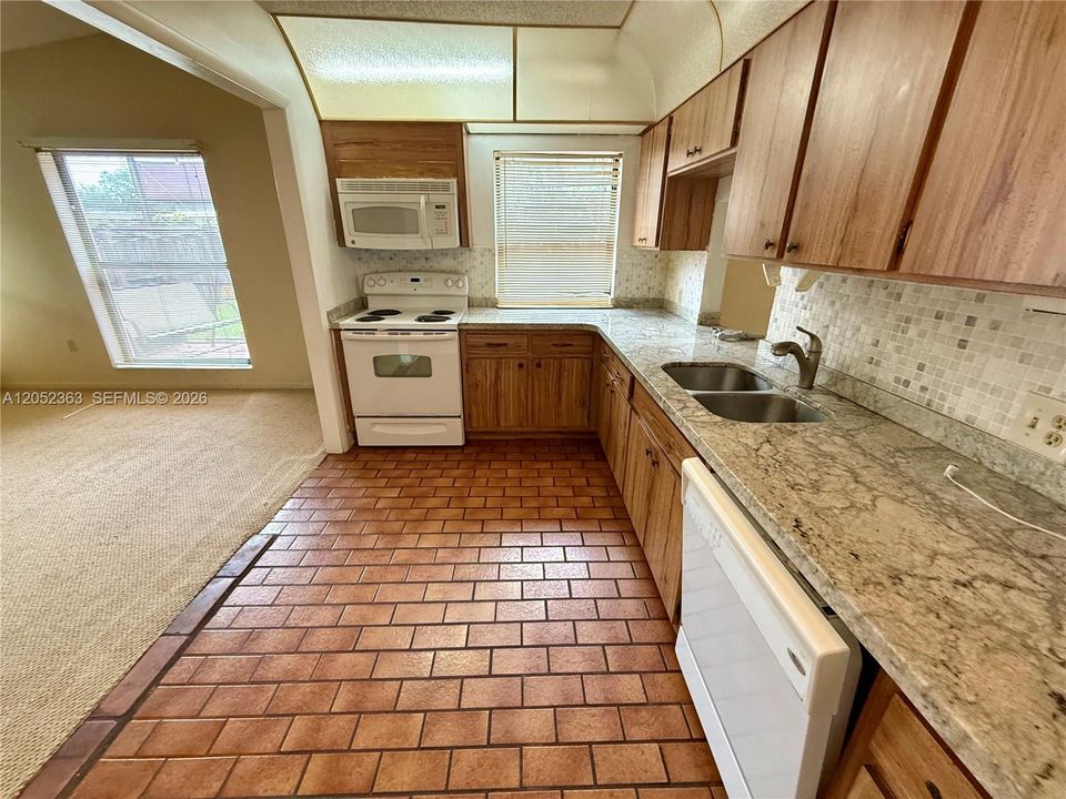 Под контрактом: $525,000 (3 спален, 2 ванн, 1883 Квадратных фут)