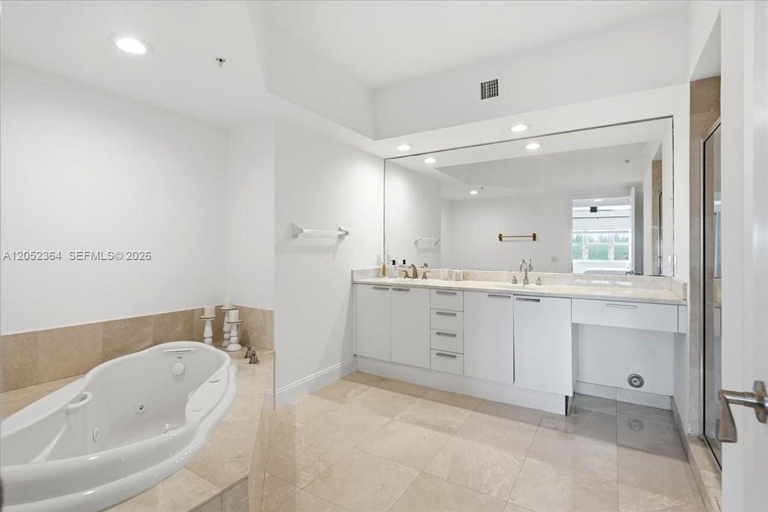 For Rent: $3,950 (3 beds, 3 baths, 1886 Square Feet)