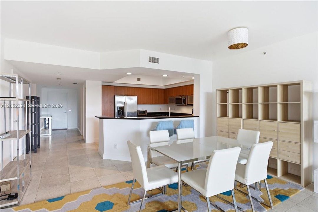 For Rent: $3,950 (3 beds, 3 baths, 1886 Square Feet)