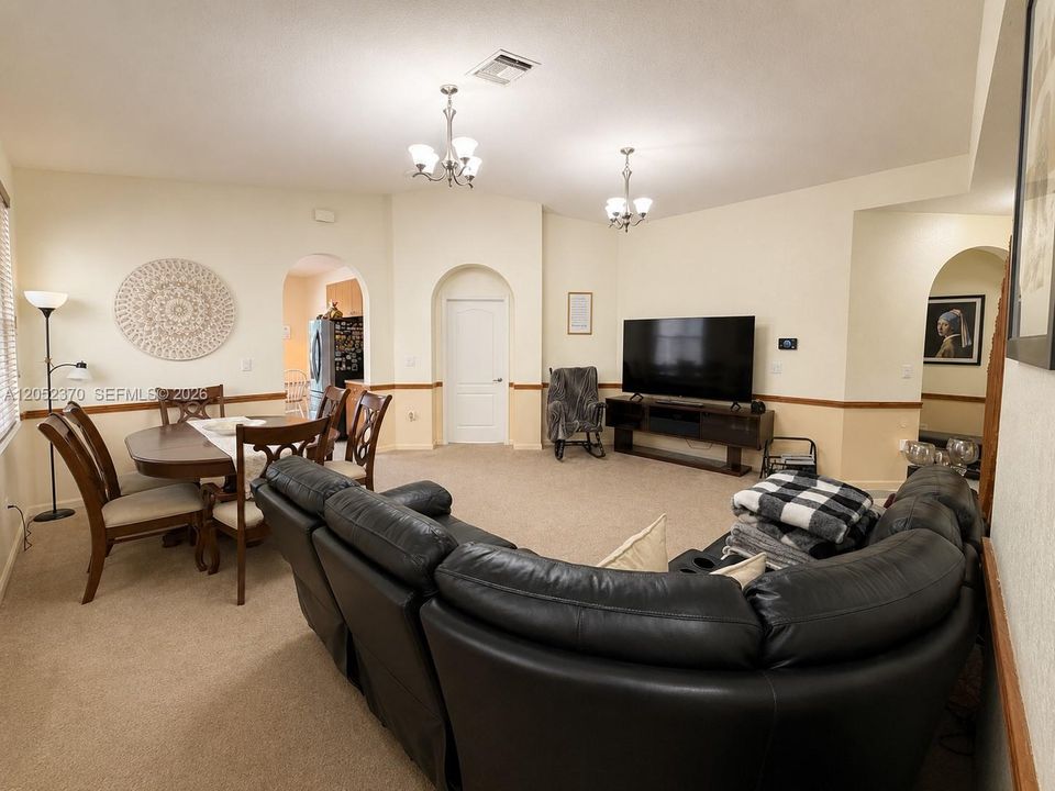 For Sale: $448,000 (3 beds, 2 baths, 1652 Square Feet)