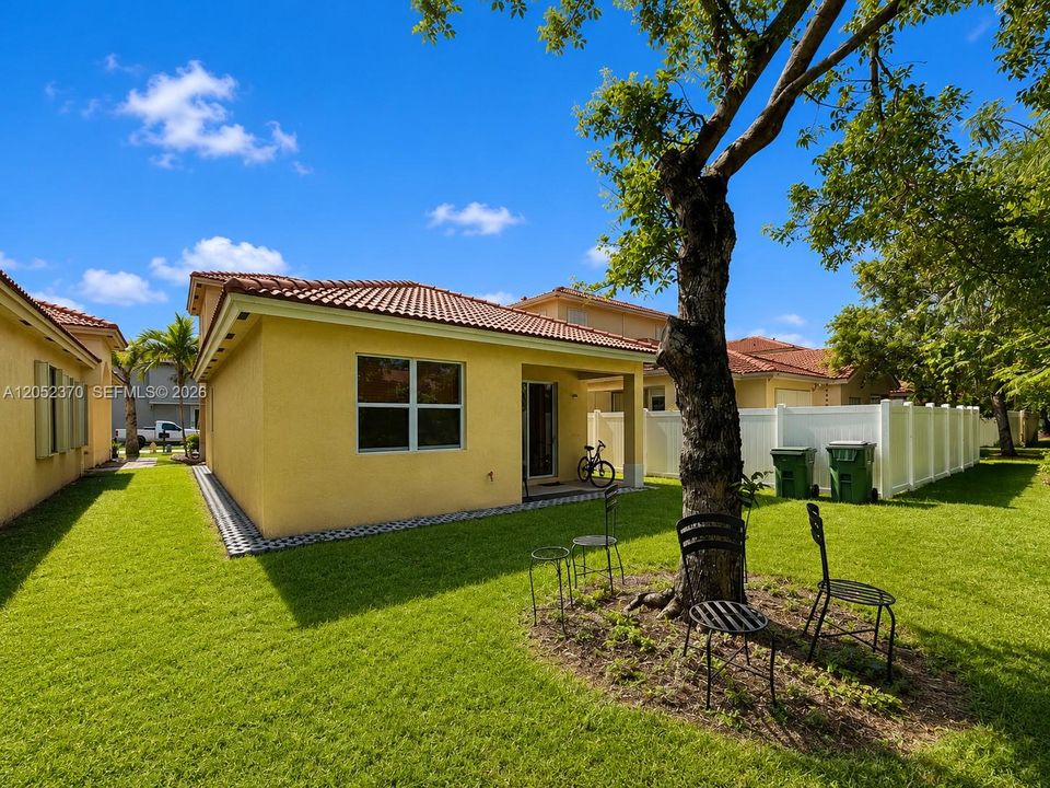 For Sale: $448,000 (3 beds, 2 baths, 1652 Square Feet)