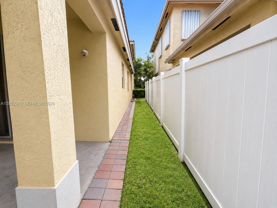 For Sale: $448,000 (3 beds, 2 baths, 1652 Square Feet)