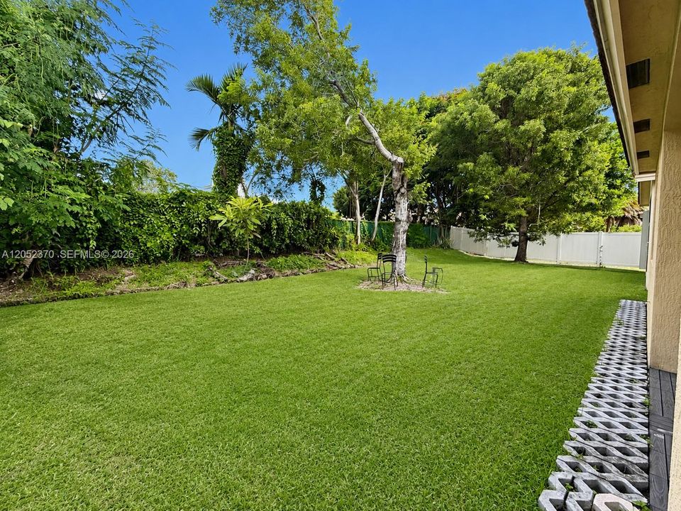 For Sale: $448,000 (3 beds, 2 baths, 1652 Square Feet)