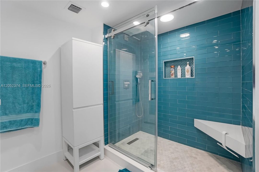 For Sale: $579,000 (1 beds, 1 baths, 1320 Square Feet)