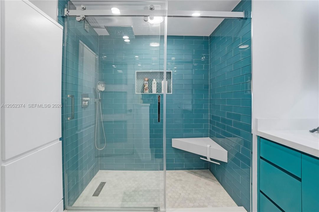 For Sale: $579,000 (1 beds, 1 baths, 1320 Square Feet)