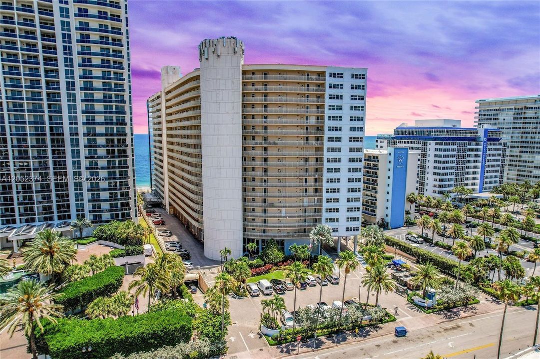 For Sale: $579,000 (1 beds, 1 baths, 1320 Square Feet)
