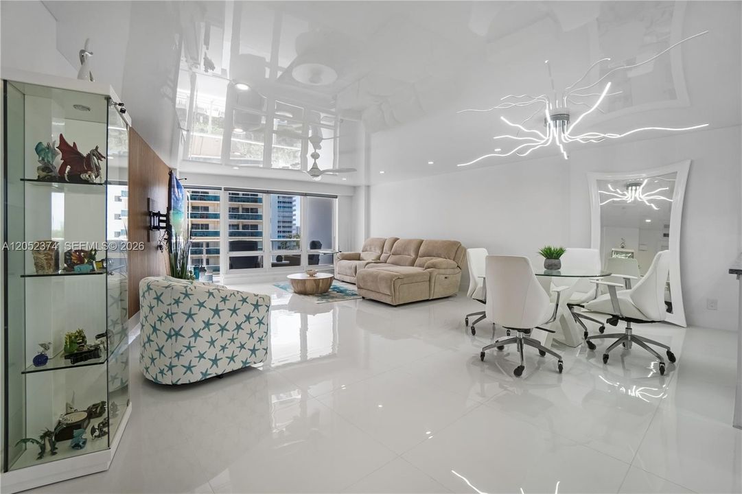 For Sale: $579,000 (1 beds, 1 baths, 1320 Square Feet)