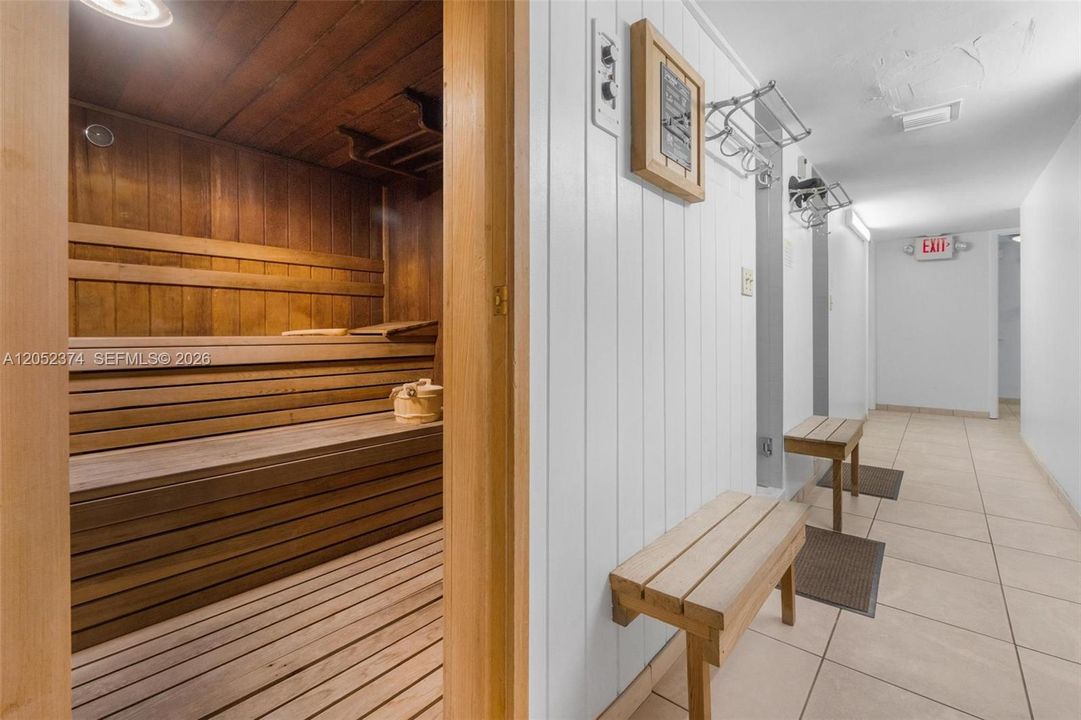 For Sale: $579,000 (1 beds, 1 baths, 1320 Square Feet)