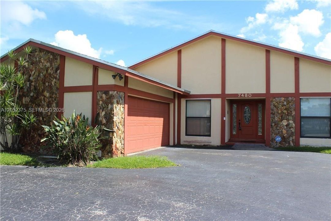 For Sale: $640,000 (3 beds, 3 baths, 1920 Square Feet)