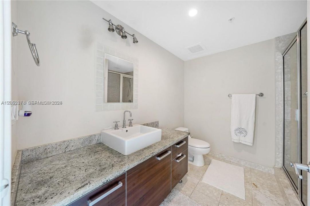 En Venta: $335,000 (0 camas, 1 baños, 580 Pies cuadrados)