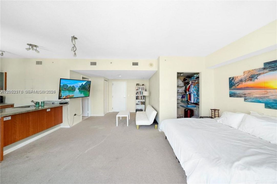 En Venta: $335,000 (0 camas, 1 baños, 580 Pies cuadrados)