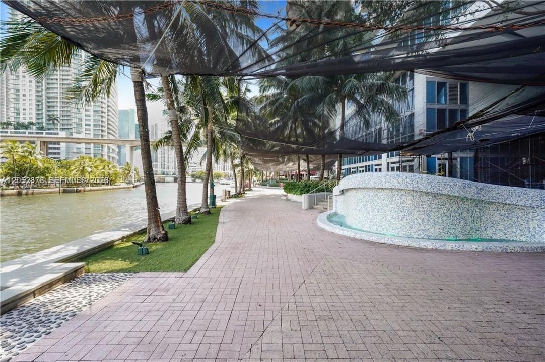 En Venta: $335,000 (0 camas, 1 baños, 580 Pies cuadrados)