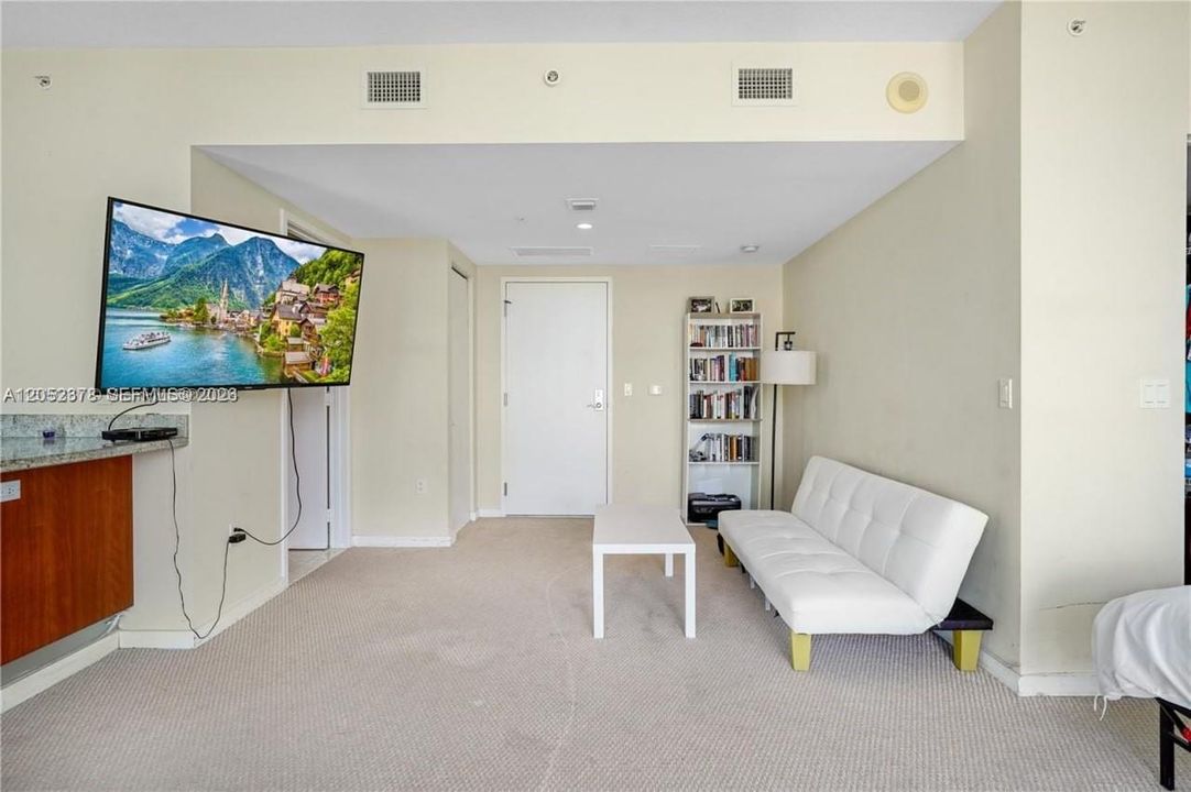 En Venta: $335,000 (0 camas, 1 baños, 580 Pies cuadrados)