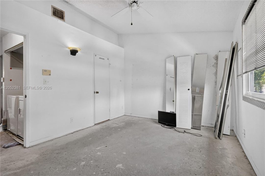 For Sale: $379,900 (2 beds, 2 baths, 1018 Square Feet)