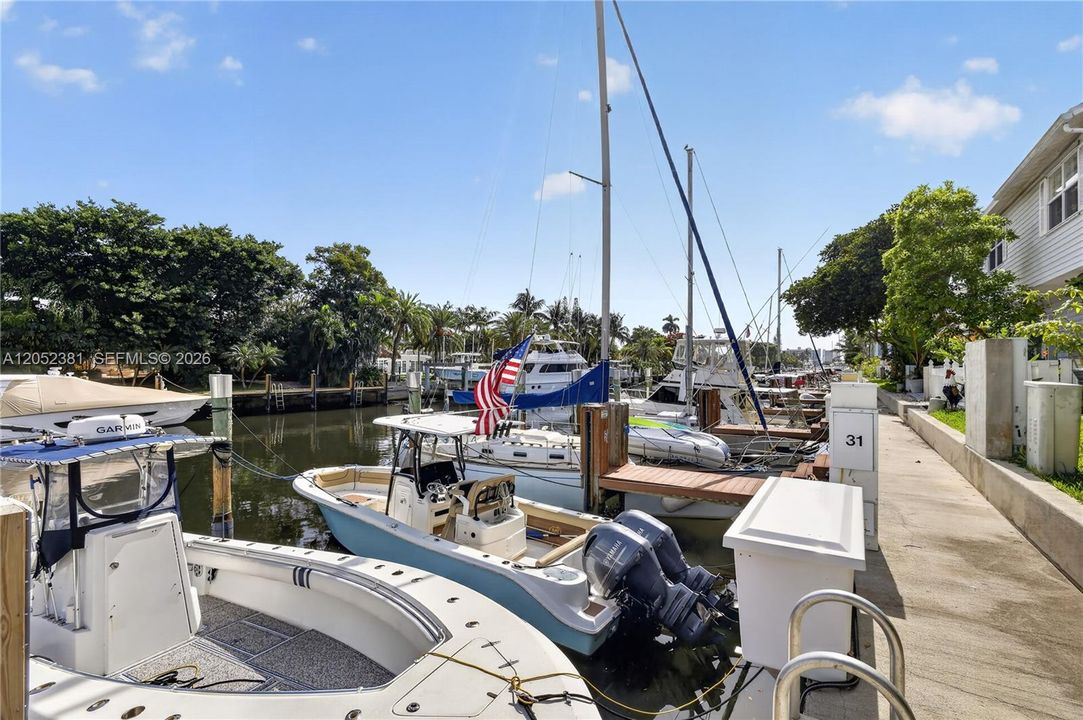 For Sale: $379,900 (2 beds, 2 baths, 1018 Square Feet)