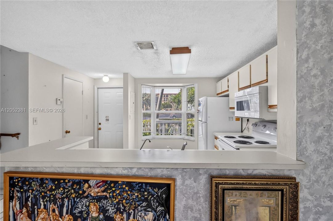 For Sale: $379,900 (2 beds, 2 baths, 1018 Square Feet)