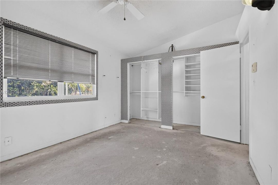 For Sale: $379,900 (2 beds, 2 baths, 1018 Square Feet)
