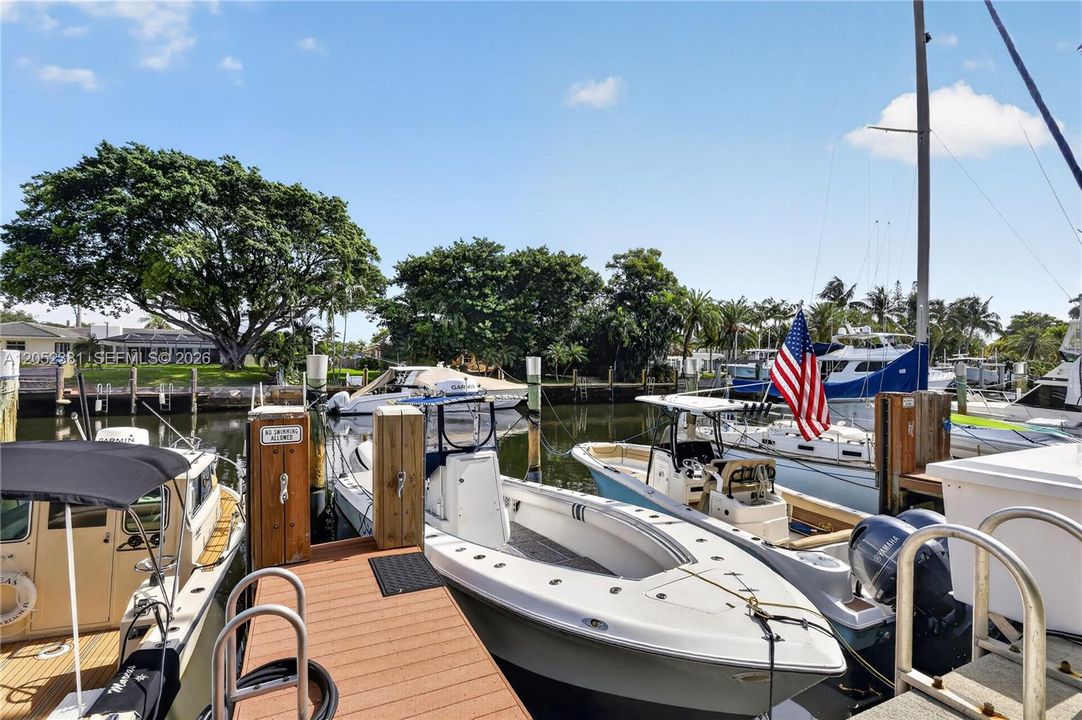 For Sale: $379,900 (2 beds, 2 baths, 1018 Square Feet)